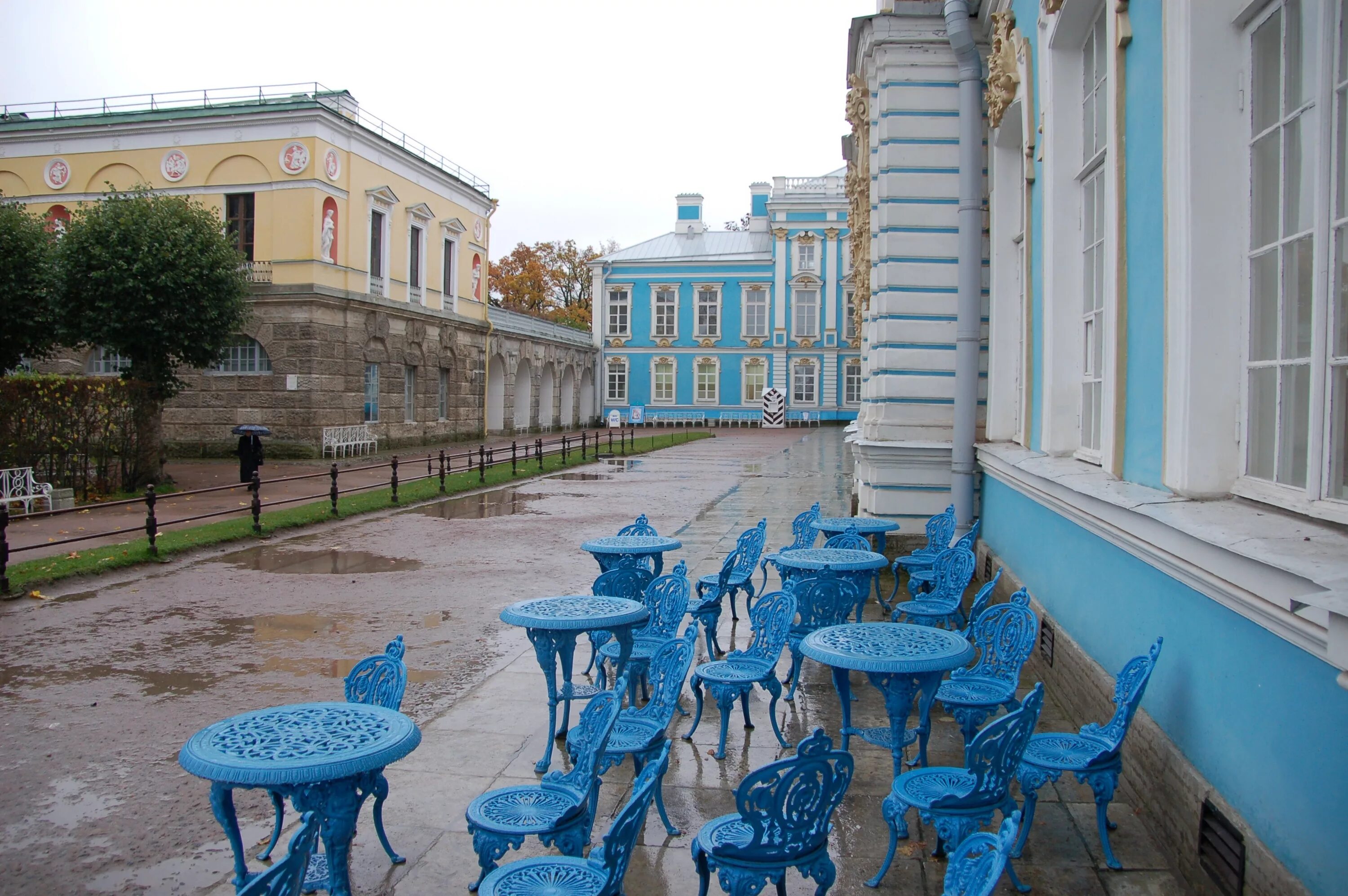 Голубой дворец в санкт петербурге. Зубовский флигель екатерининского дворца. дворец в санкт-петербурге голубого цвета. бело голубой дворец в питере.