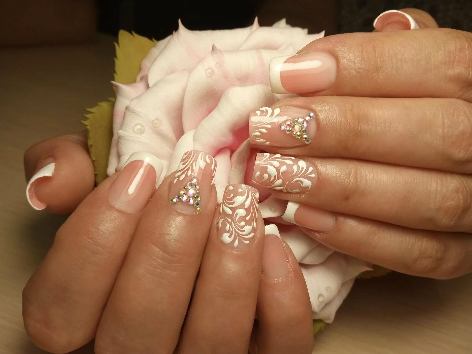 свадебный маникюр. свадебный маникюр. французский маникюр на квадратные ногти свадебный. свадебный маникюр на квадратную форму. френч на короткие ногти.