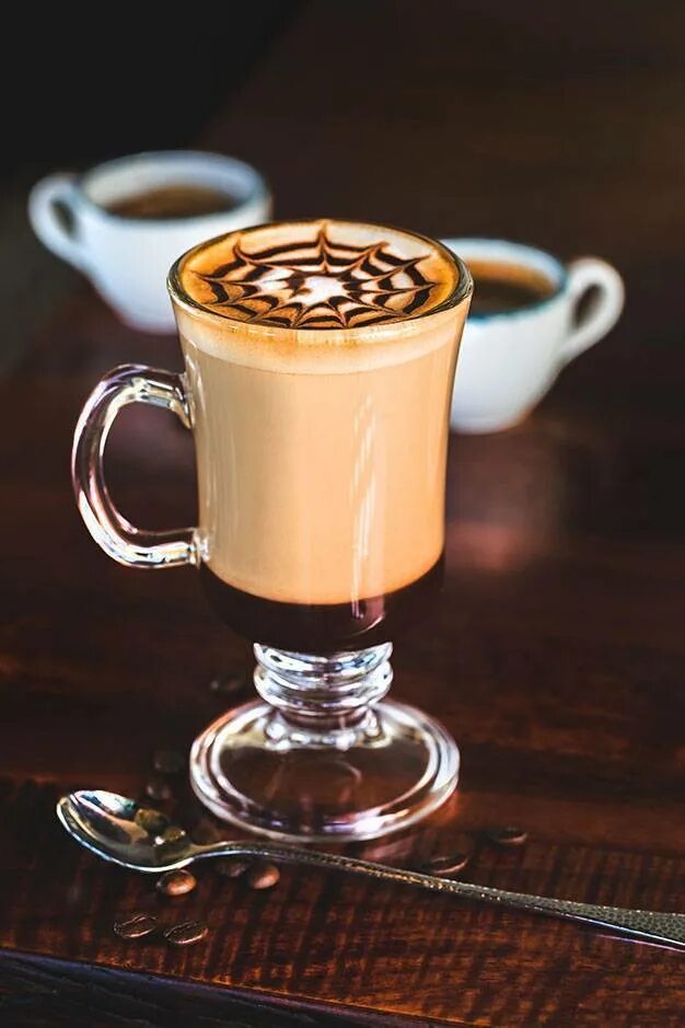 Кофе мокко латте. Кофе латте мокачино. Мокко и мокачино. Ореховый мокачино кофе. Моккачино кофейные.