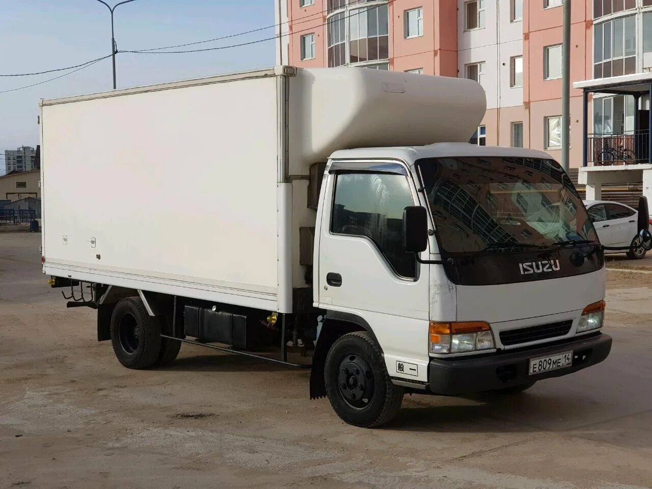 Исудзу Эльф 3 т. Isuzu 5 тонник. Фургон Исузу 5.5 т. Грузовики Исудзу малотоннажные. Грузовик 3 5 купить