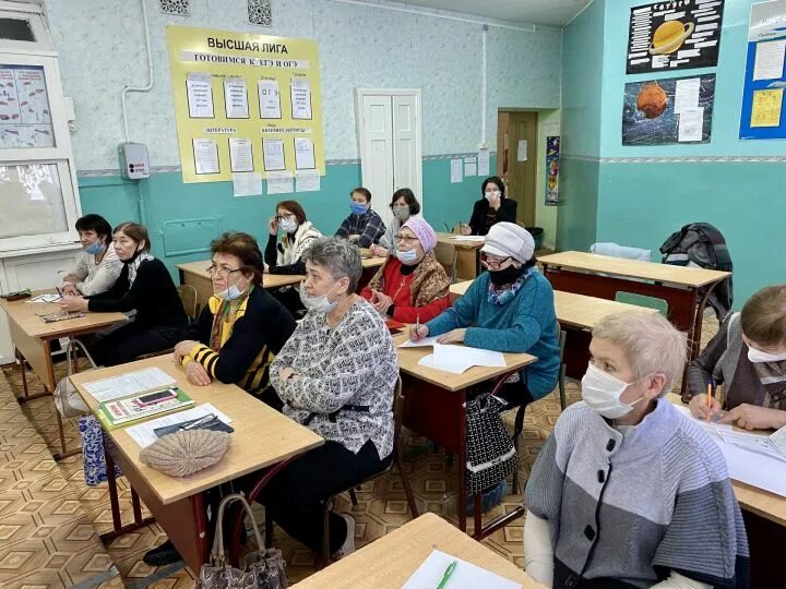 Обучение третьего возраста. Университет третьего возраста для пожилых людей. школа третьего возраста. университет третьего возраста.