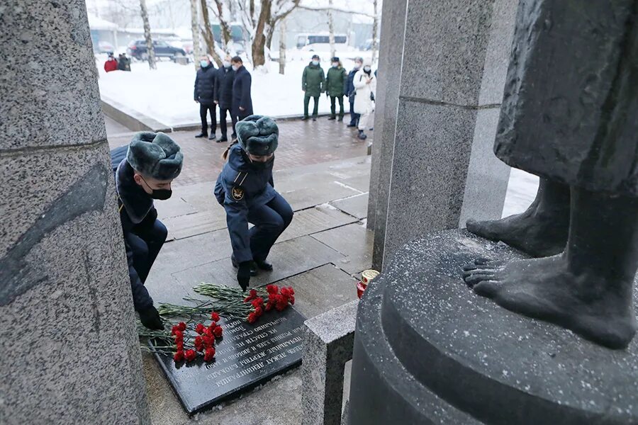 Год и месяц блокады ленинграда. Памятник блокады Ленинграда в Вологде. Блокада Ленинграда 2024. Памятник блокадникам в Вологде. Вологда памятник жертвам блокадного Ленинграда.