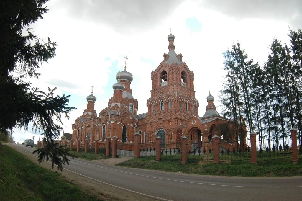 Село дарна храм крестовоздвижения. Истра дарно. Истра дарно. Дарна истринский район церковь. Церковь воздвижения креста истра.