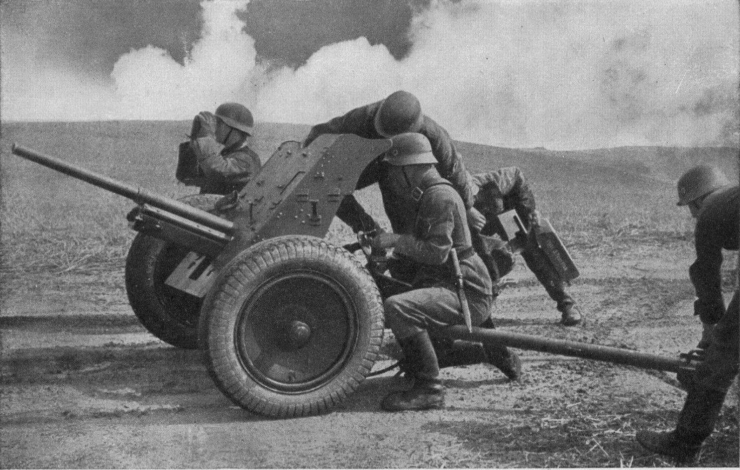 Артиллерист во время войны. 37мм противотанковая пушка вермахта. Немецкая 37 мм противотанковая пушка. Pak-36 противотанковая пушка. Немецкая противотанковая пушка второй мировой войны.