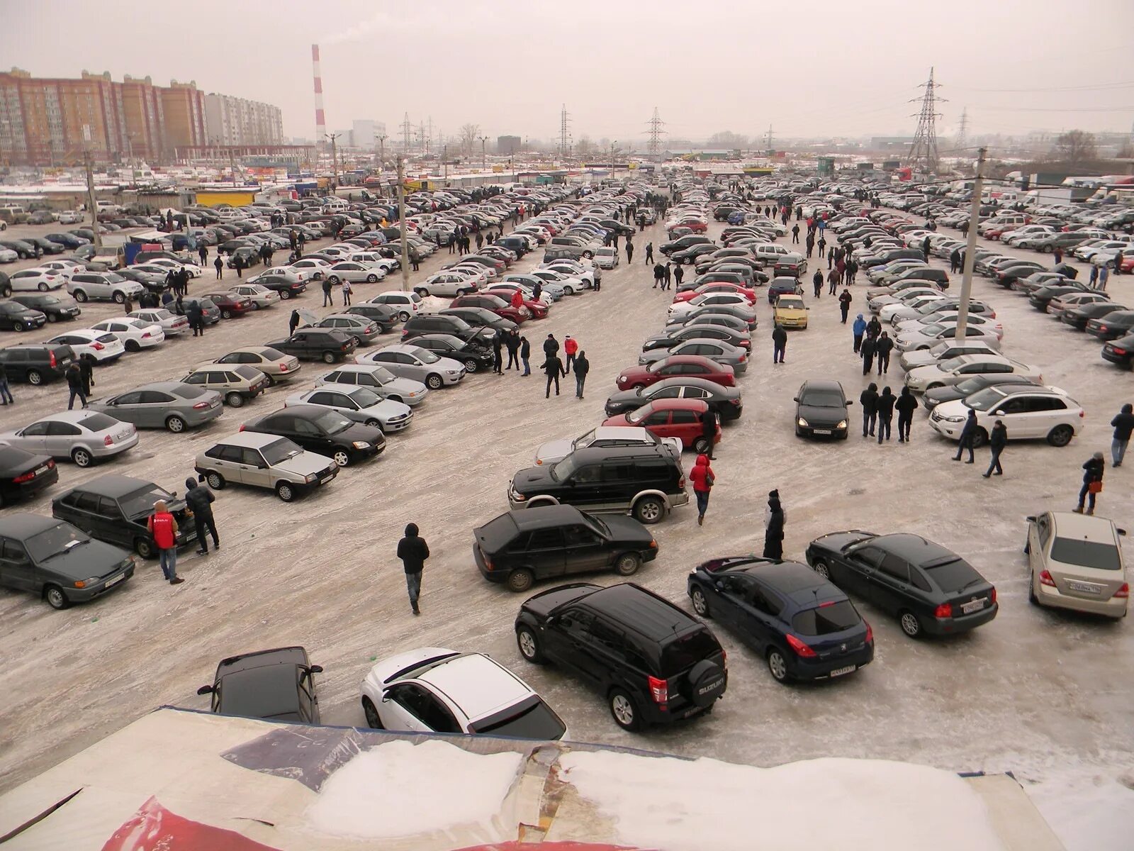 Показать машины бу. Авторынок Казань на Амирхана. Рынок машин. Автомобили авторынок. Рынок легковых автомобилей.