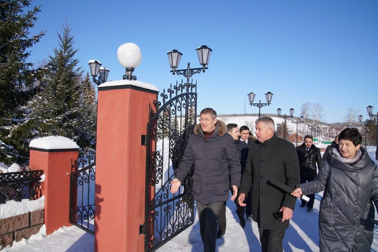 Индекс киргиз мияков. Аллея славы в киргиз мияках. парк киргиз мияки. памятники в киргиз мияках. киргиз-мияки население 2025.