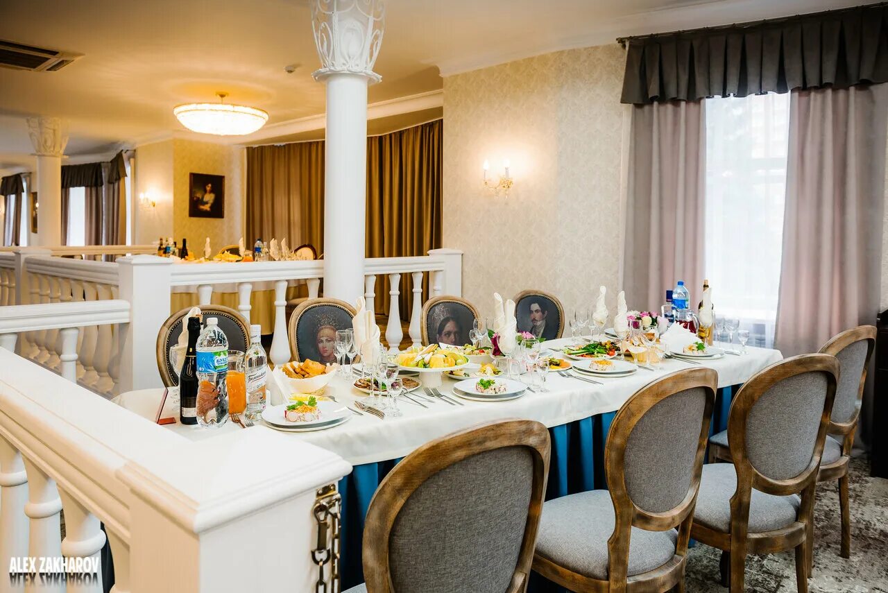 Джон джоли кузьминки. Столовая вкусно садовая кудринская. Ресторан россия чебоксары. Ресторан российская улица. Ресторан центральная гостиница киров.