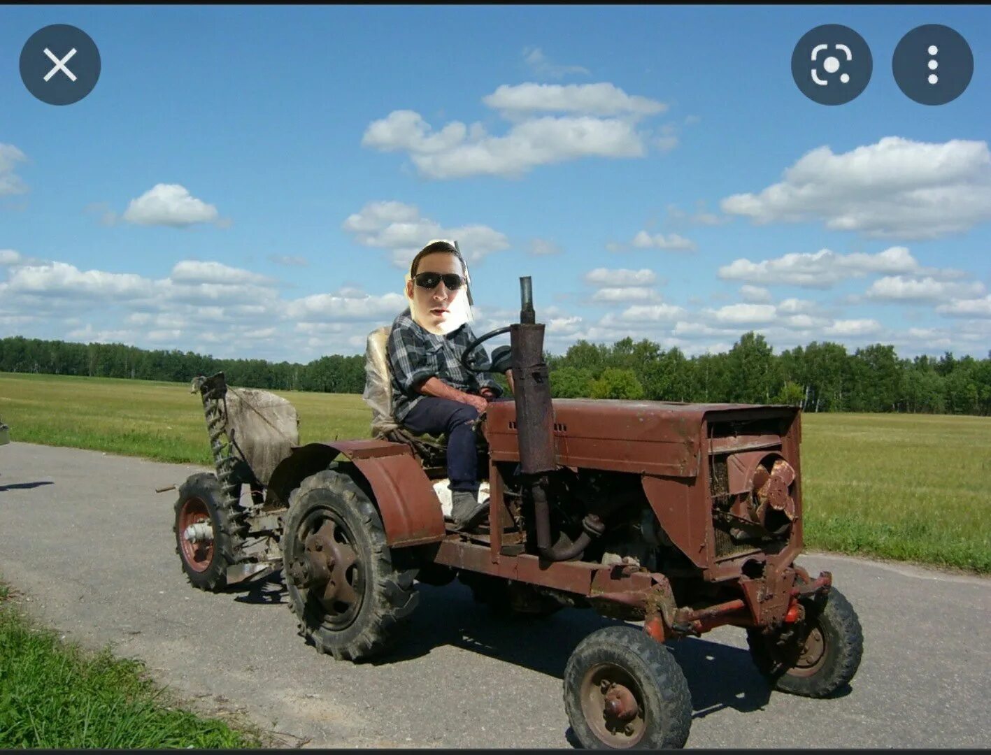 Трактор колхоз. Фермер на тракторе. Красивый мужчина на тракторе. Трактористки советская живопись. Трактор мтз 80 в деревне.