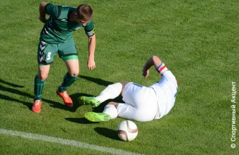 Живой футбол Волгоград. Футбол Волгоград Ляшев. Тренер по футболу Волгоград.