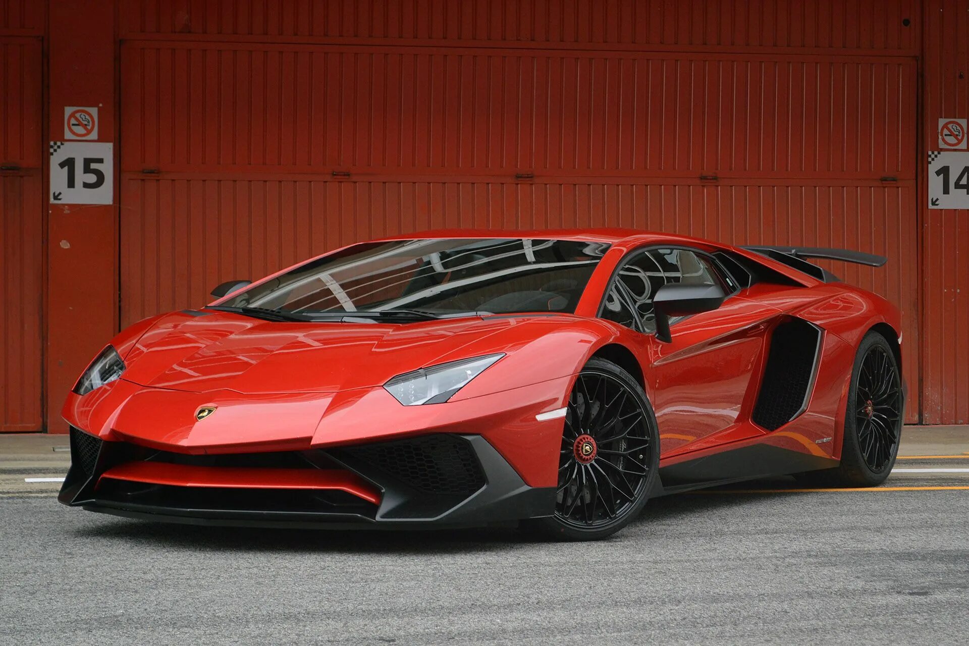 Lamborghini aventador 2000. Машина lamborghini aventador. Lamborghini aventador superveloce. Ламбордгини авентодор cvj. Ламборджини авентадор lp 700 черная.