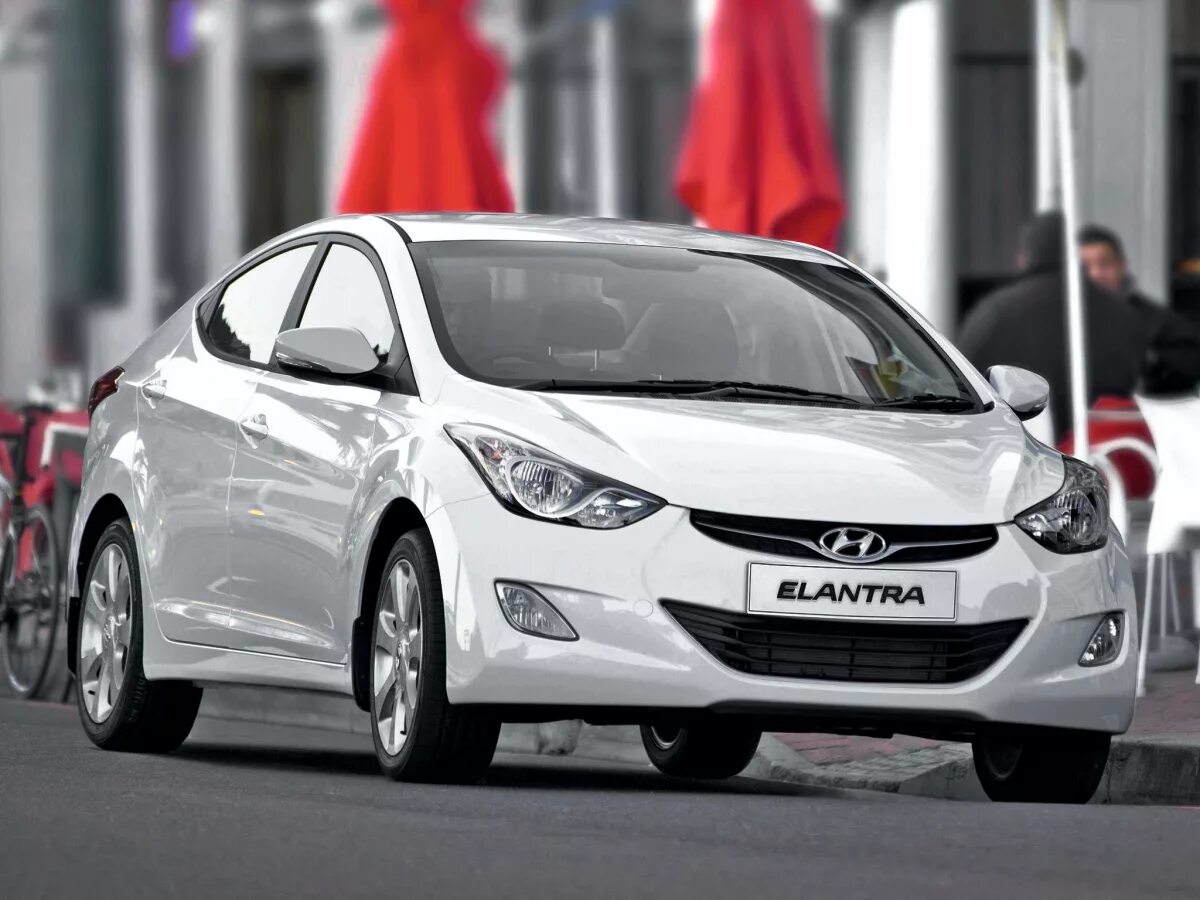 Хендай элантра 6. Хендай аванте 2011 белый. Hyundai avante не едет назад. Hyundai avante 5. Поколение хендай аванте.