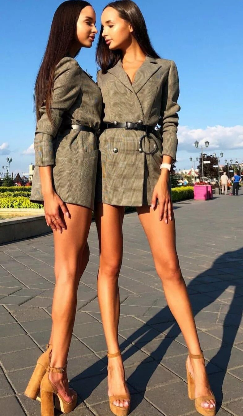 Худые близняшки. Сестры-близняшки даша и маша леденевы. Аделина фатхеева. Худые близняшки. Маша и даша леденева анорексия.