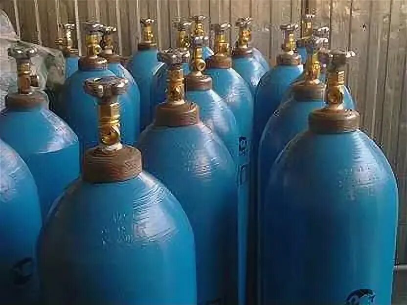 Колпаки на баллоны кислородные и пропановые. Технические газы. Баллон кислородный 40л. Сдать кислородный баллон. Кислородная рампа на 10 баллонов.