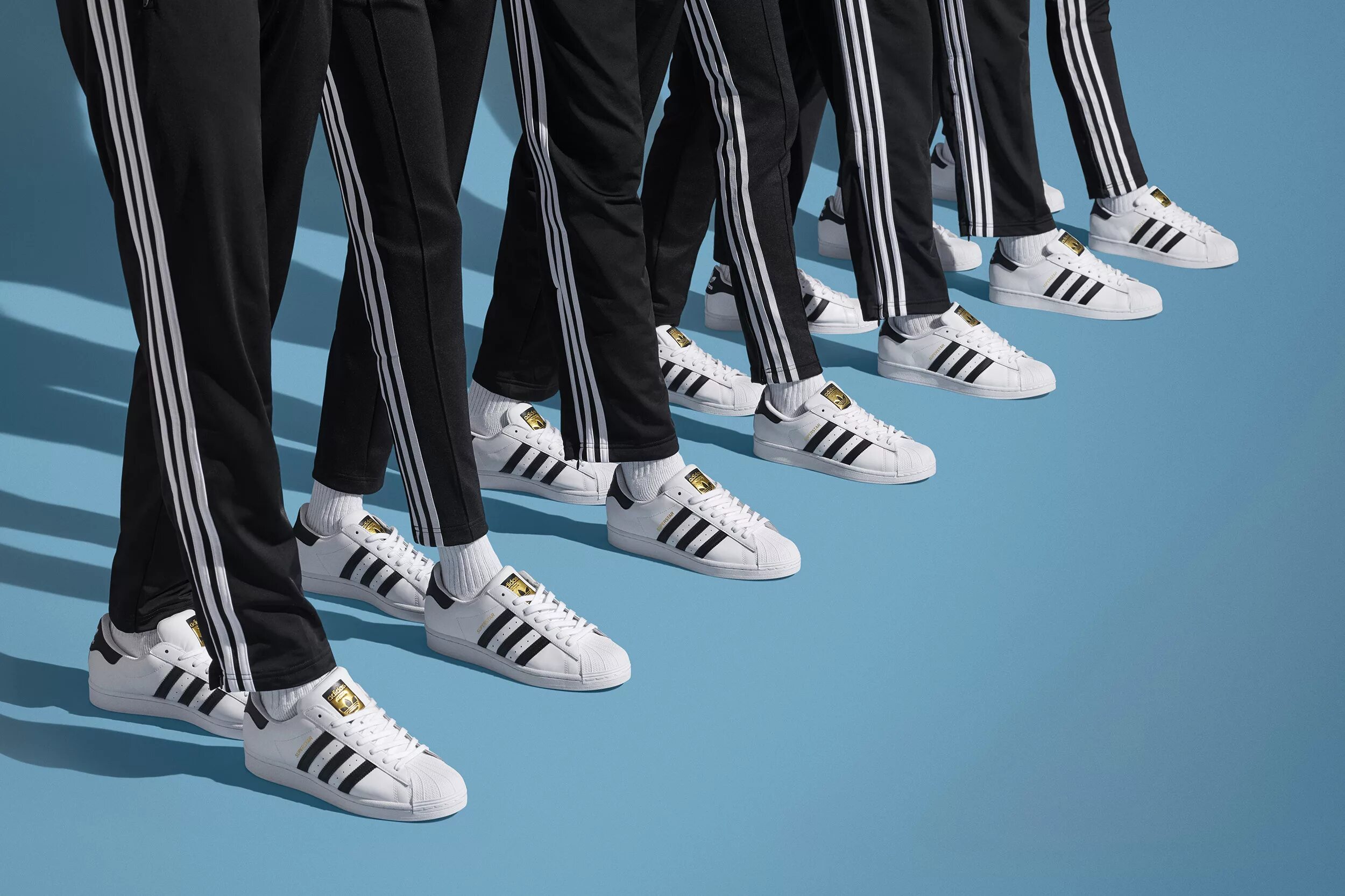 Фотка адидас. Adidas Superstar 2020 реклама. Адидас адидас адидас. Суперстар 20.12.2020. DJK adidas.