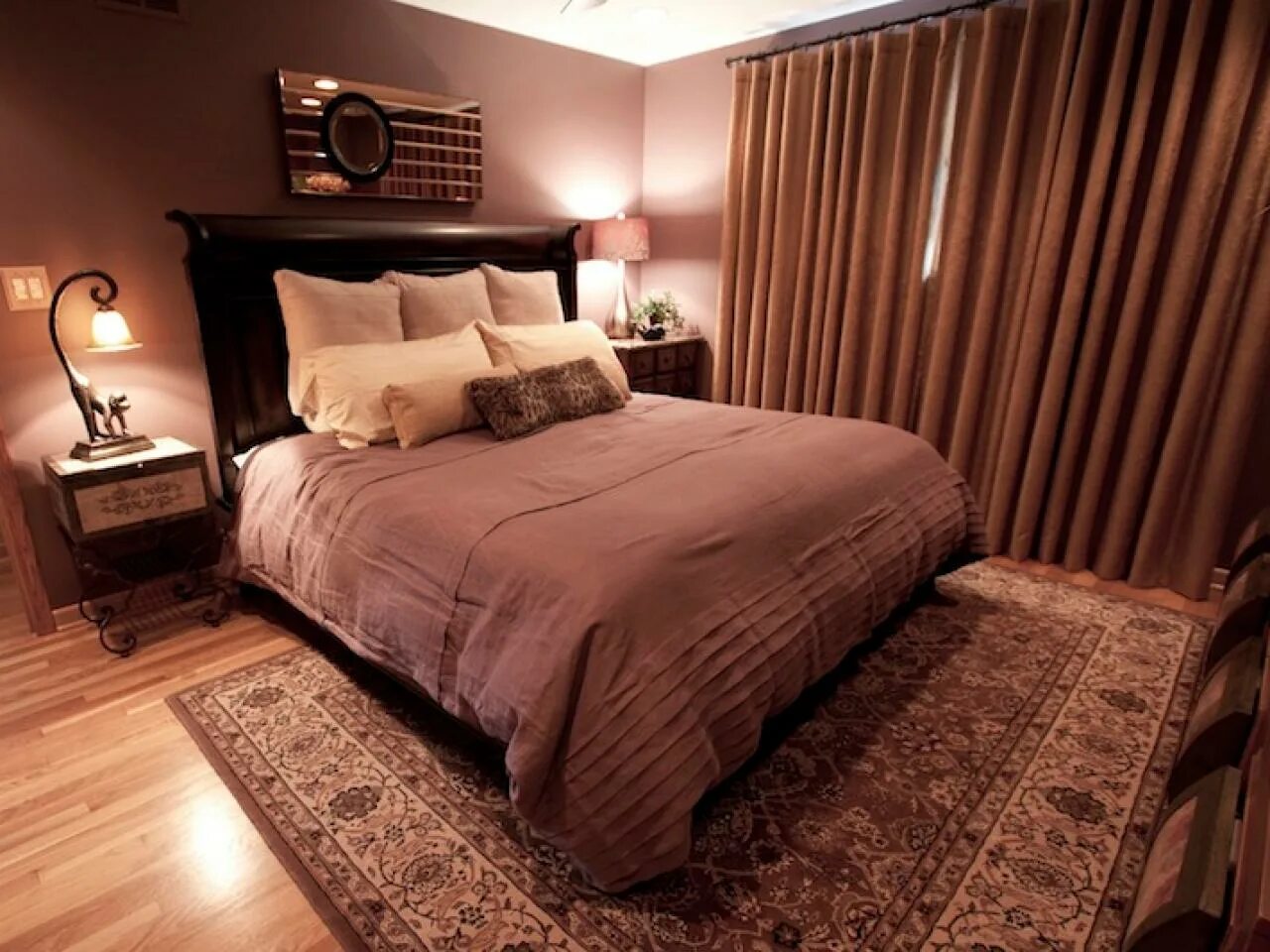 Коричневая спальня. Спальня в коричневом цвете. Спальня в коричневых тонах. Спальня шоколадного цвета.