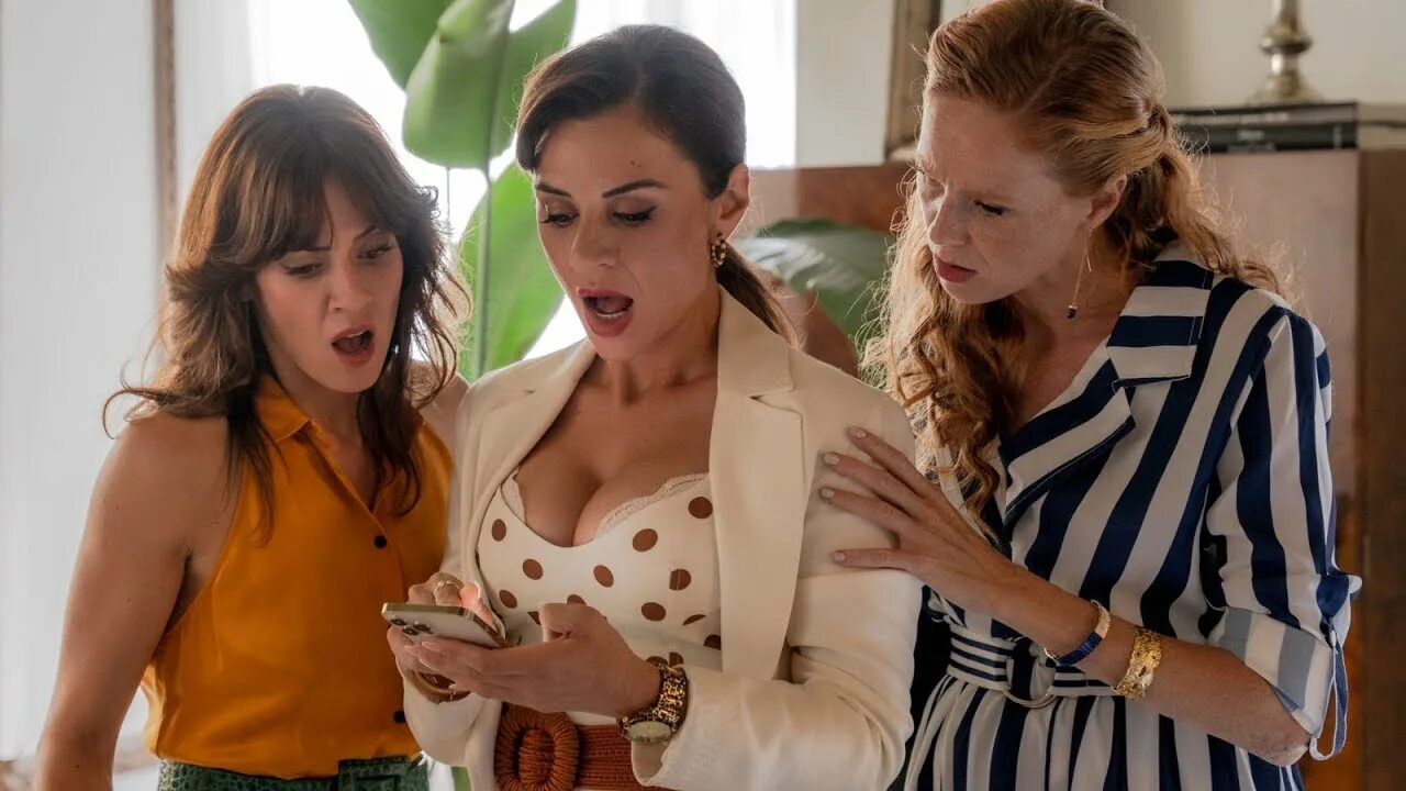 Джона хилл новый фильм про евреев. Дженнифер энистон 2023. Шикарная комедия 2023. Адам сэндлер и дженнифер энистон. Адам сэндлер и дженнифер энистон.