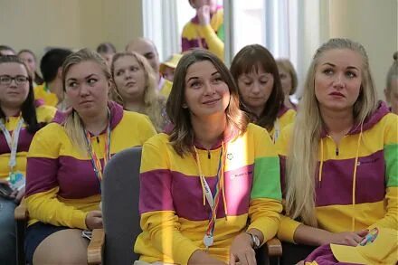 На конференцию собрались многочисленные делегации