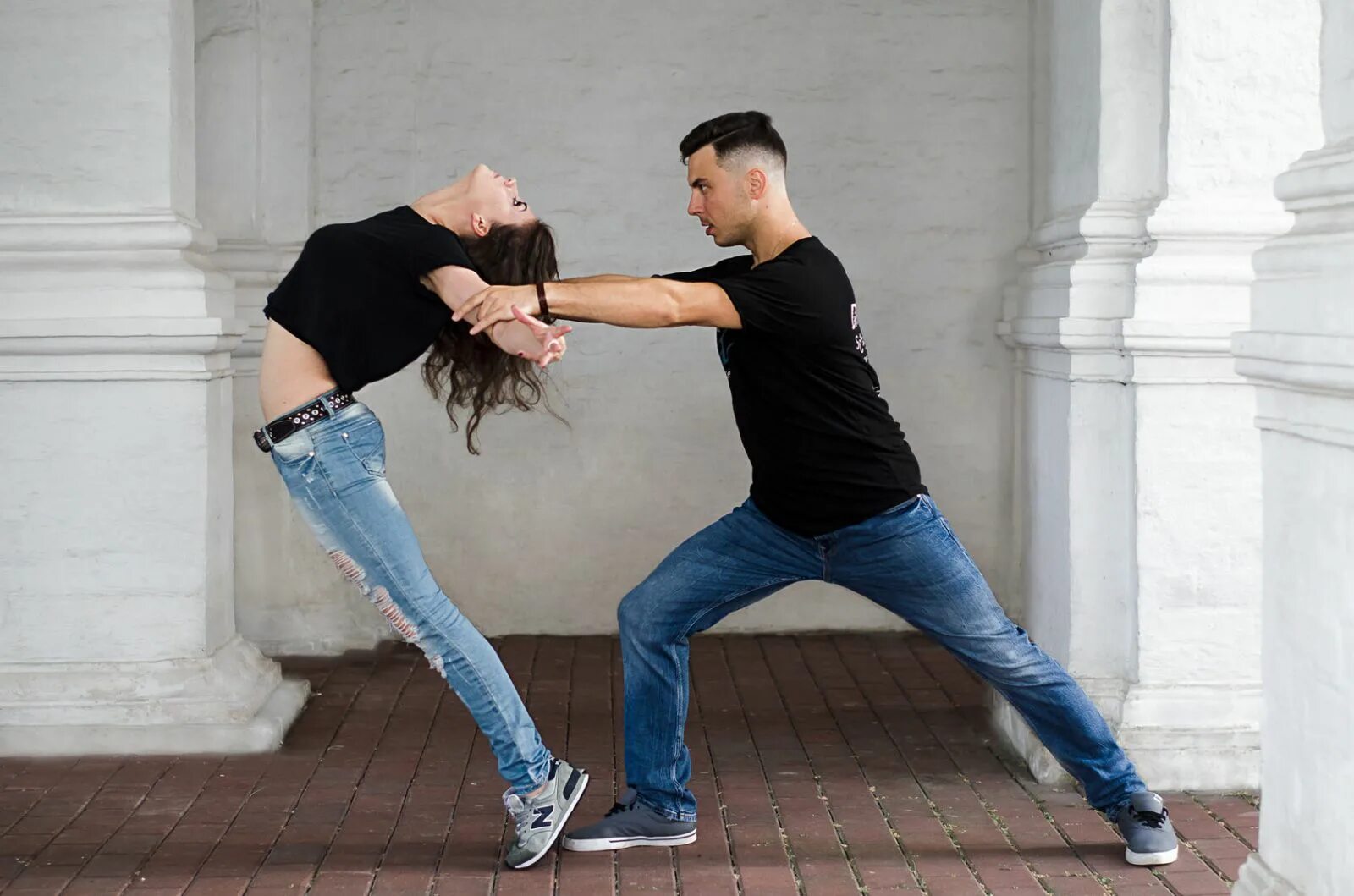 Движение простых людей. Резкие движения. Уличный флешмоб. Парные танцы. Позы для флэшмоба.