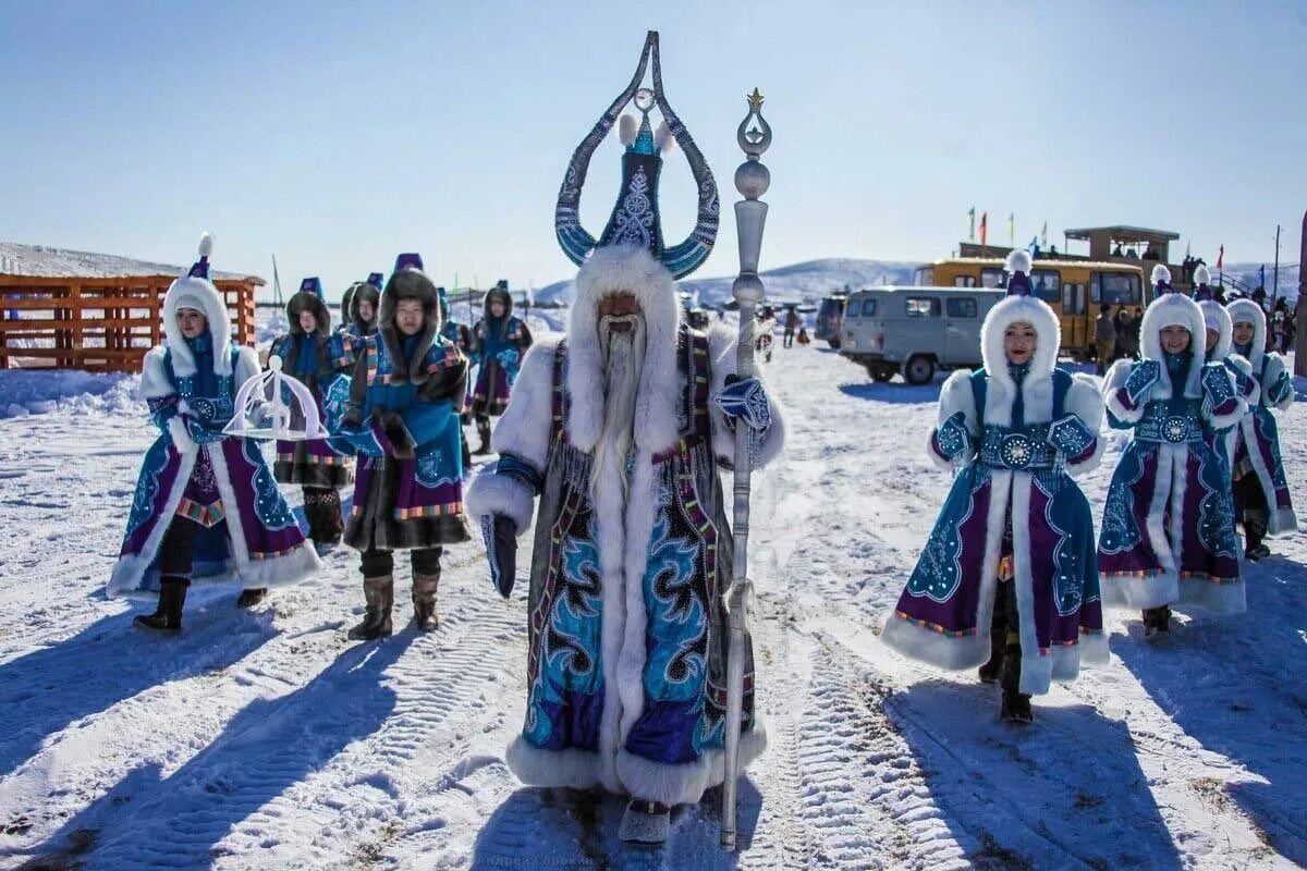 Якутский дед Мороз Чысхаан. Чысхаан и дед Мороз. Чысхаан Якутия дед Мороз. Эхээ дьыл Якутский дед Мороз.