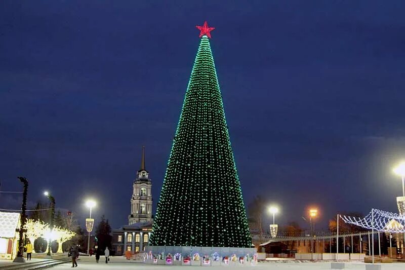 Тула веб. Елка в туле 2025 на площади. елка в туле на площади. новогодняя елка на площади в туле. новогодний город тула.