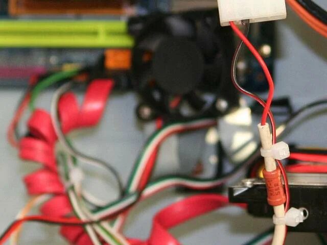 Регулятор кулера 3 пин. Регулятор оборотов асинхронного электродвигателя 220в схема. Уменьшение оборотов. Схема регулировки оборотов асинхронного двигателя 220в. Регулятор оборотов двигателя 12 вольт.