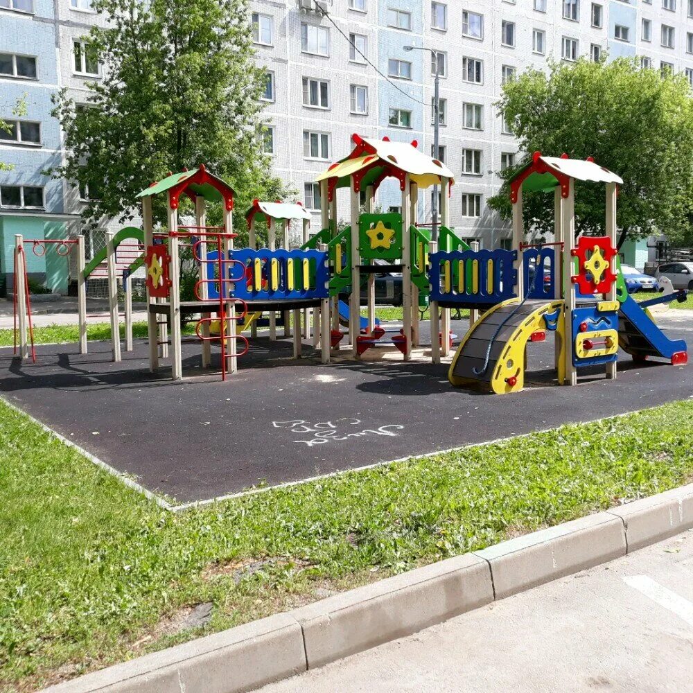 Современные детские площадки. Детская площадка на московской. Площадка сокол. Детская площадка митинская 23. Детская площадка на московской.