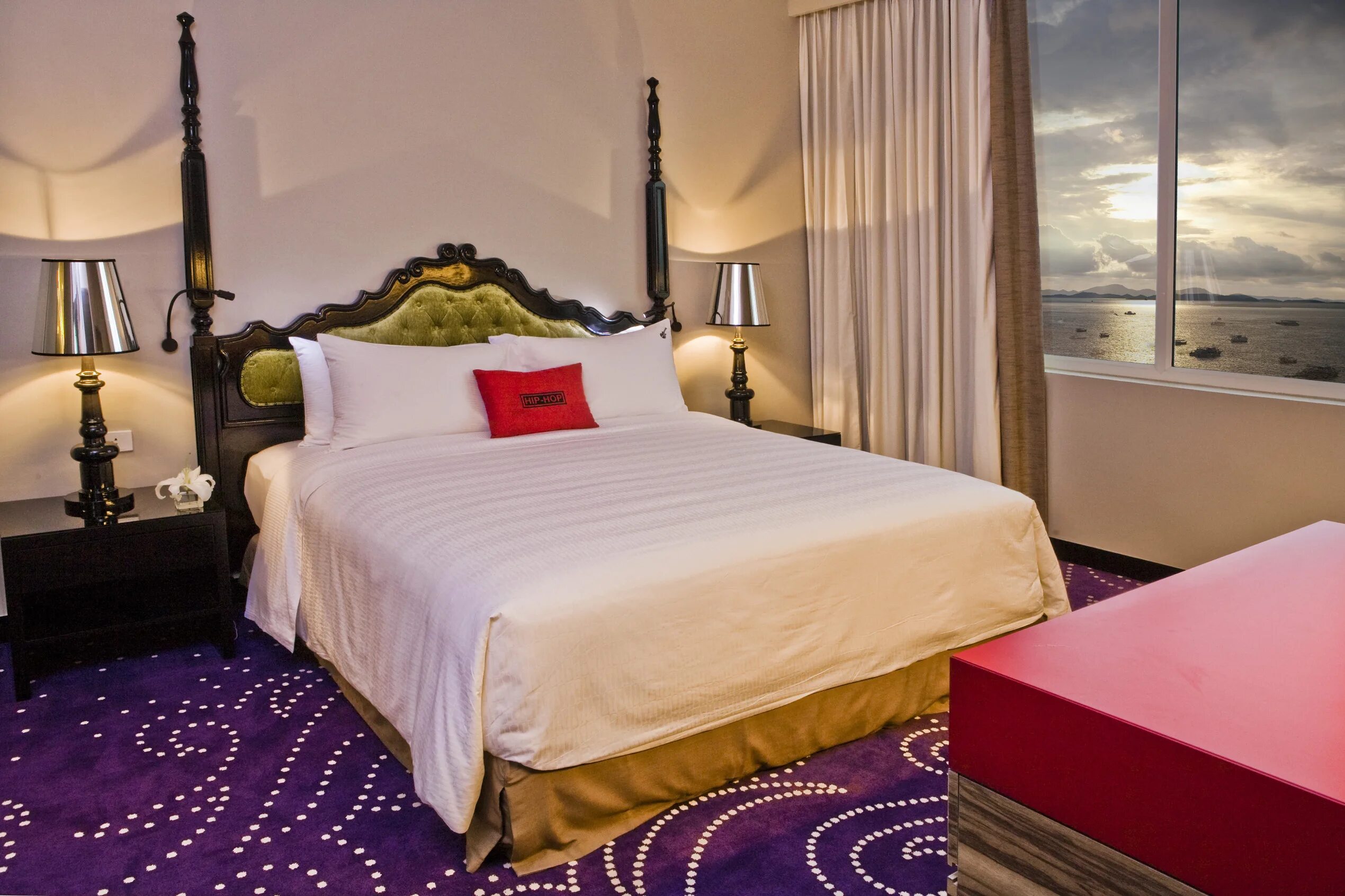 Rock hotel pattaya. Хард рок отель паттайя. отель hard rock 4 паттайя. хард рок отель тайланд. отель hard rock паттайя рок отель паттайя hard rock hotel таиланд.