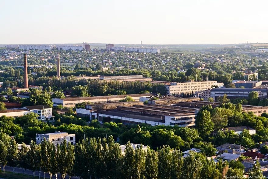 Сотый завод луганск. Завод имени пархоменко. Луганская фабрика. Пивзавод луганск. Завод ор луганск.