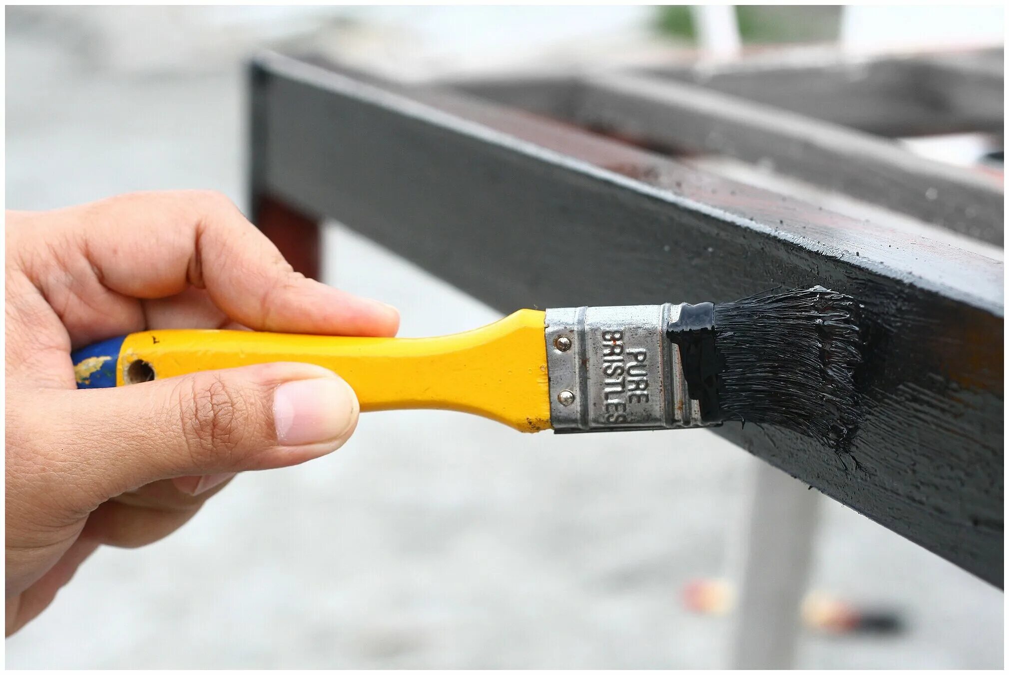 Грунтование металлических поверхностей. Масляная краска ма-15 лакра желтый. Лакокрасочные покрытия. Порошковая перекраска. Окрашивание металла кистью.