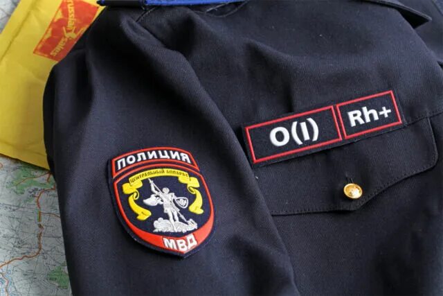 Как пришить шевроны полиции. Шевроны на форме полиции. шевроны полиции расположение. нашивки на полицейскую форму. полиция шеврон на рукаве.
