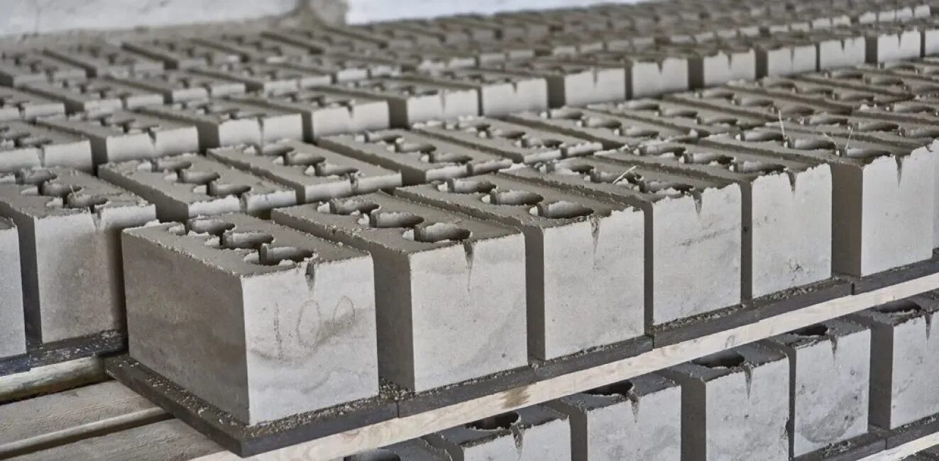 Изготовление пеноблоков. Промышленность строительных материалов. Завод пеноблоков. Завод пеноблоков. Производство пеноблоков.