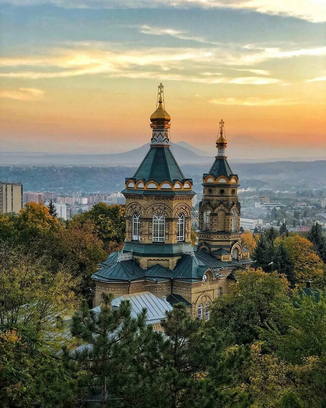 Лазаревский храм Пятигорск. Город Пятигорск Ставропольский край. Церковь на Машуке Пятигорск. Ставропольский край от москвы