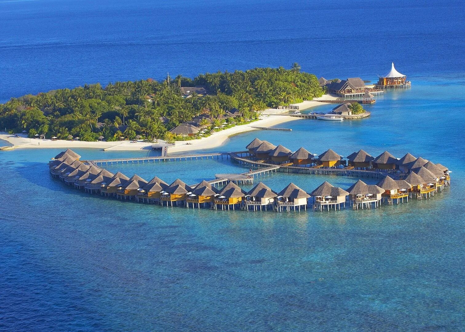 Remote island. Мальдивы архипелаг. Остров Барос. Остров Барос Мальдивы фото. Остров Алимата Мальдивы.