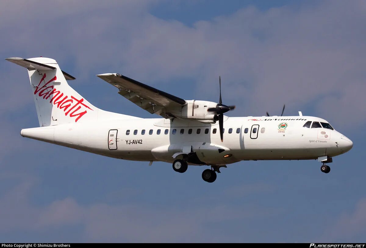 Аир 42. ATR ATR 42‑300 / 320. ATR 42 300 самолет. ATR 42-300 КРАСАВИА. Самолет ATR 42 Air Cairo.