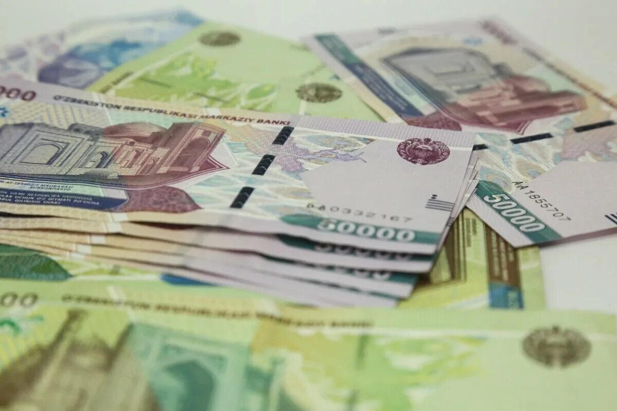 50 сум. Бир минг 1000 сум. Бир минг 1000 сум. 800 миллионов рублей. Узбекские деньги фото.