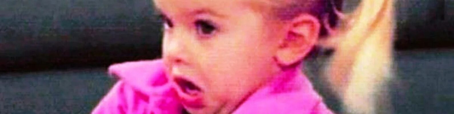 мем девочка с зубами. маленькая девочка возмущается. миа талерико с родителями. девочка возмущается. девочка мем удивление.