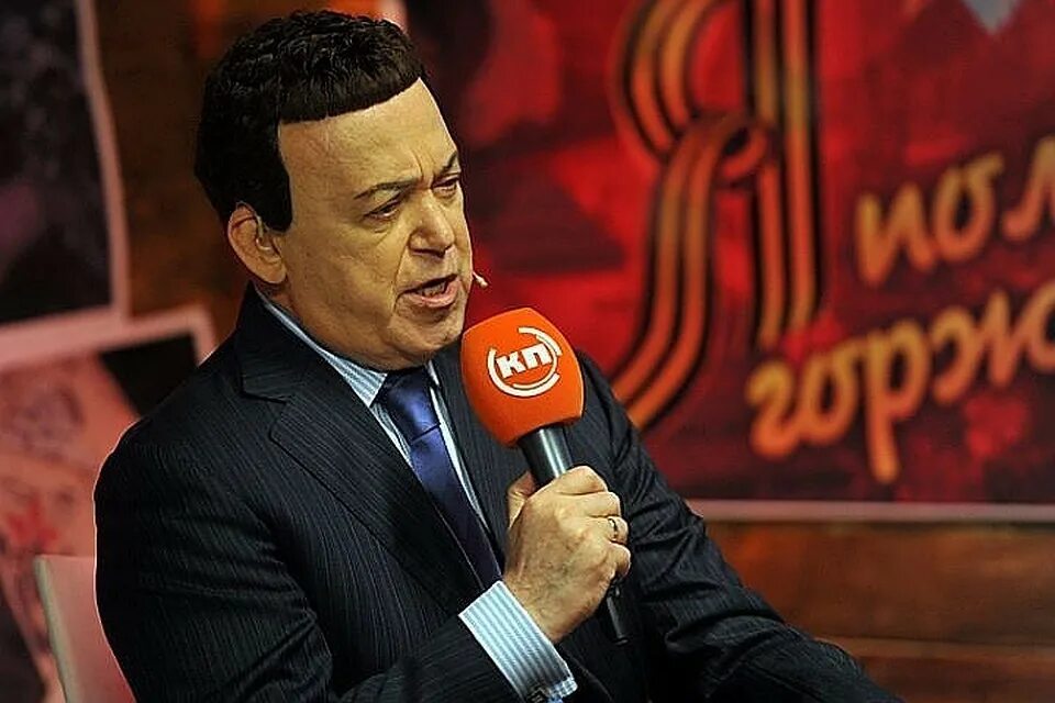 Иосиф кобзон 9 мая. Иосиф кобзон день победы. Победы иосифа кобзона. Иосиф кобзон день победы. Кобзон день победы.