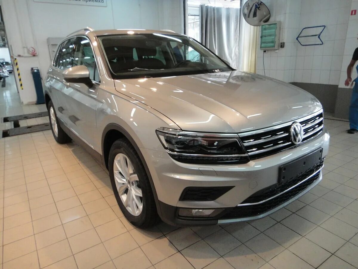 Фольксваген тигуан купить новый у дилера. Новый Фольксваген Тигуан 2022. VW Tiguan 2022 Silver. Volkswagen Tiguan 2022 черный. Фольксваген Тигуан 2022 белый.