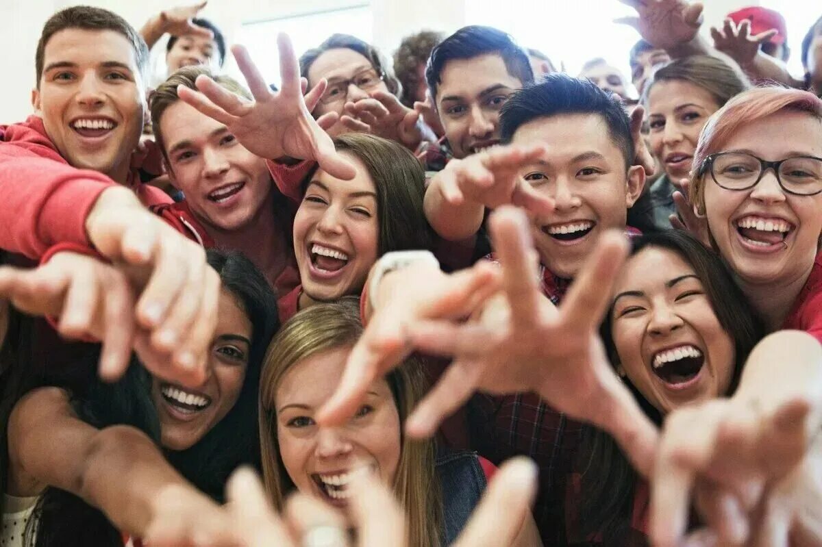 Много смех. Радостное лицо. Веселый человек. Человек радостный. Радостные подростки.