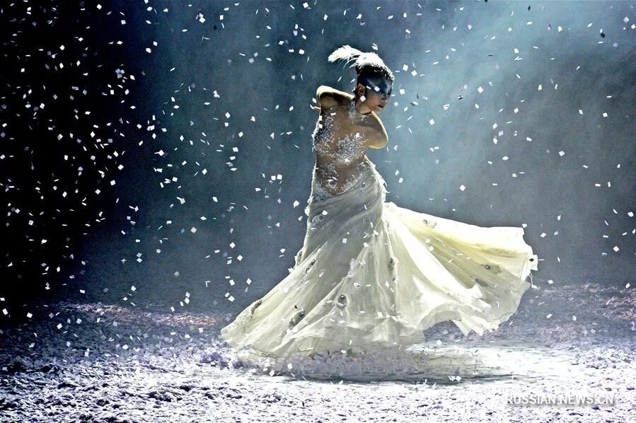 Танцы зимой. Зимний танец. Танцы зимой. Снежный вальс. Снег танцует.