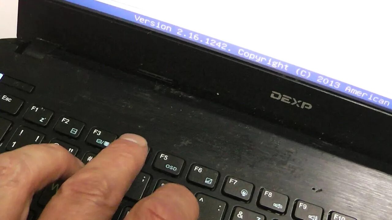 H172. Ноутбук dexp achilles. Кнопка включения ноутбук dexp atlas h 102. Включи черный ноутбук dexp. Ноутбук dexp 111.