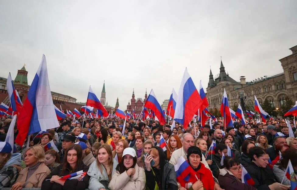 Участники митинга концерта