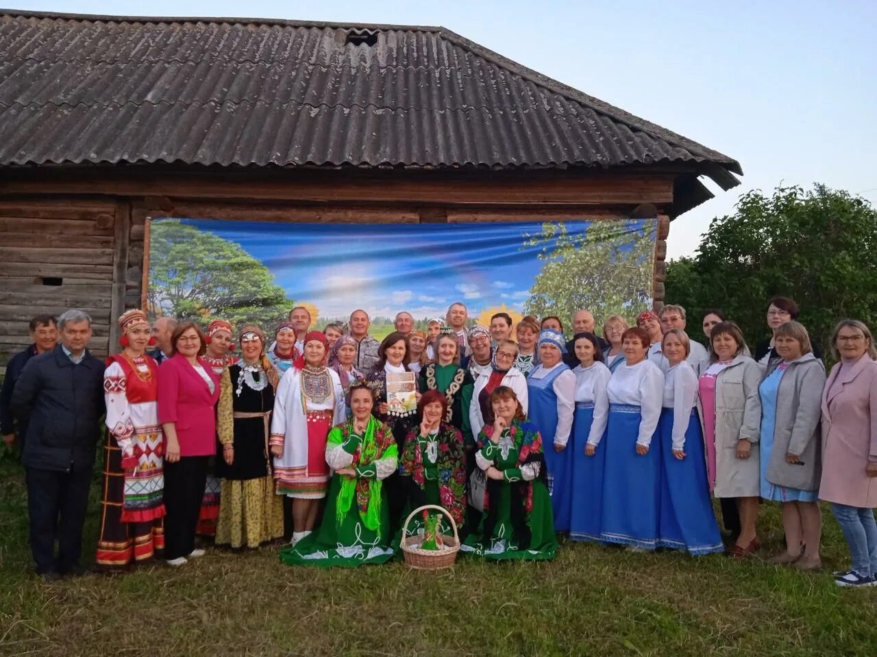 Деревня пеледыш. Мари кужеры моркинский район. Этно-музей культурная деревня. Mari-mari (мари-мари) как растет дерево. Mari-mari (мари-мари) как растет дерево.