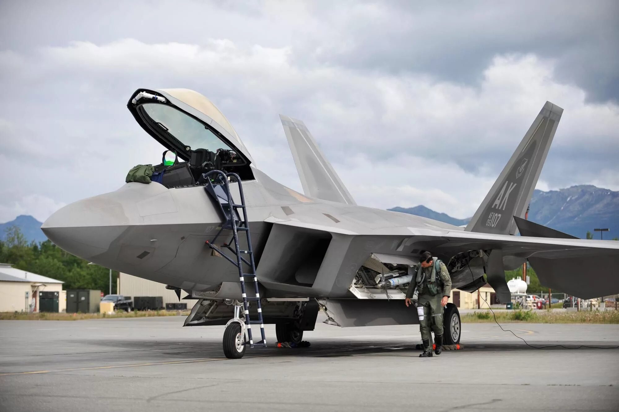 Ф-22 Раптор. Самолёт ф 22 Раптор. Lockheed/Boeing f-22 Raptor. Истребитель f22 Раптор.