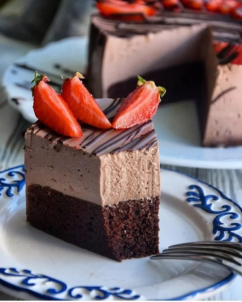 Торт 3 шоколада азбука. Антреме торт. Шоколадный торт. Шоколадный тортик. Торт чизкейк шоколадный.