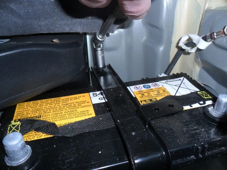 Аккумулятор prius. Аккумулятор тойота приус 20. акб тойота приус 30. toyota prius alpha акб. toyota prius 2007 аккумулятор.