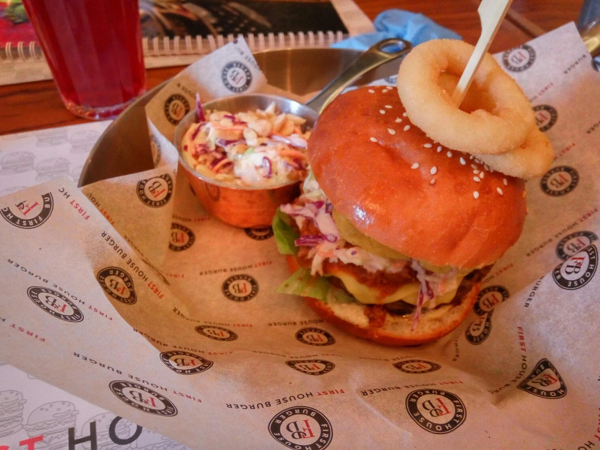 Бургеры комендантский. First house burger спб. ферст гамбургер хаус бургер бар. ферст гамбургер хаус бургер меню. first house burger комендантский.