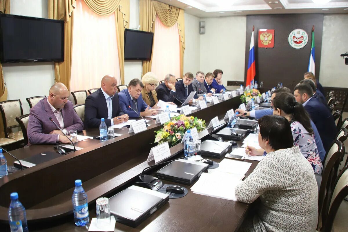 Министр финансов республики хакасия. Заседание правительства хакасии. Заседание правительства республики хакасия. Правительство губернатор хакасия. Правительство республики хакасия.