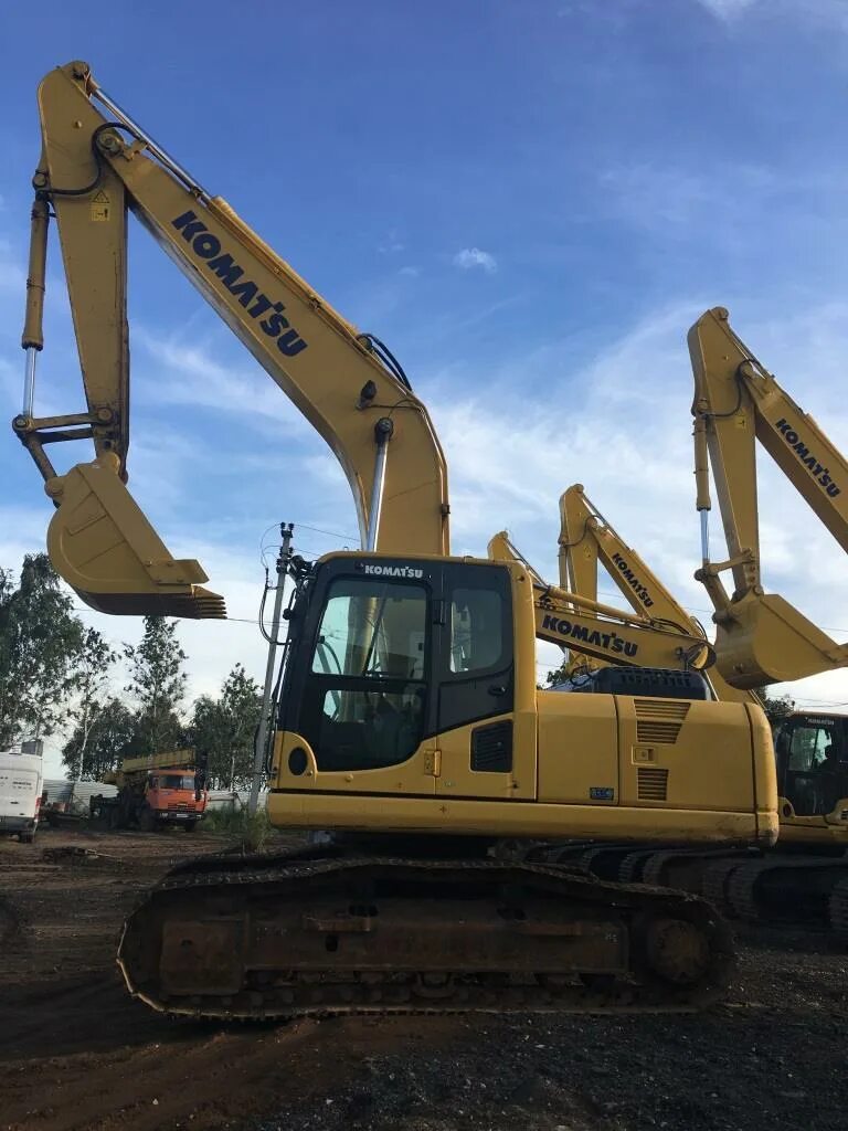 Экскаватор Коматсу pc200. Экскаватор Komatsu 200. Komatsu pc200-8. Экскаватор гусеничный Комацу 200.