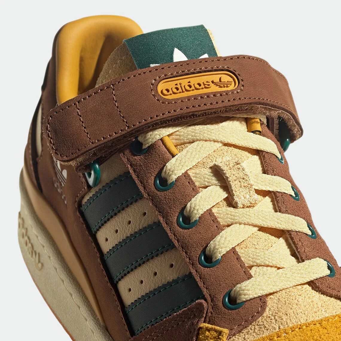 Коричневые кроссовки адидас. Adidas forum Low Brown. Adidas forum Low коричневые. Adidas forum 84 Camp Low. Adidas forum 84 Low коричневые.